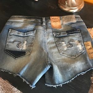NWT Silver Jeans 👖 Berkley Shorts 29